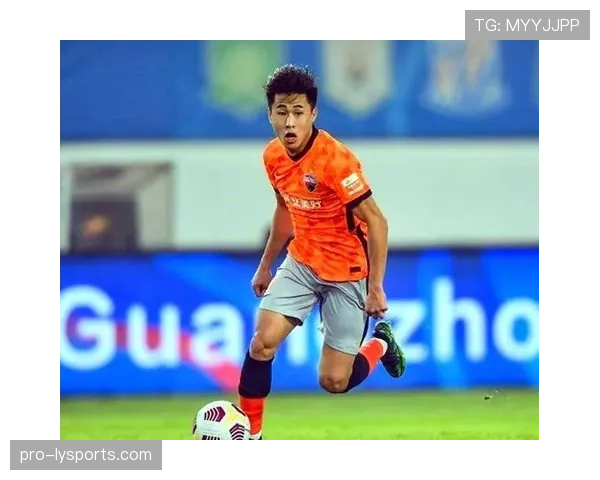 戴伟浚中场风格解析：技术细腻如何支撑其组织能力进阶