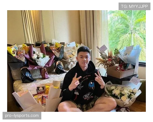 李梓嘉手上那块表比我家首付还贵，看着就像在刷富豪日常